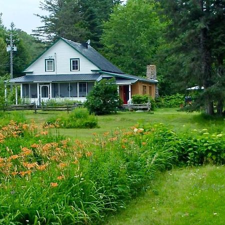 Chalets Nabu La Sacacomie - Riviere - Billard Saint-Alexis-des-Monts Exteriér fotografie