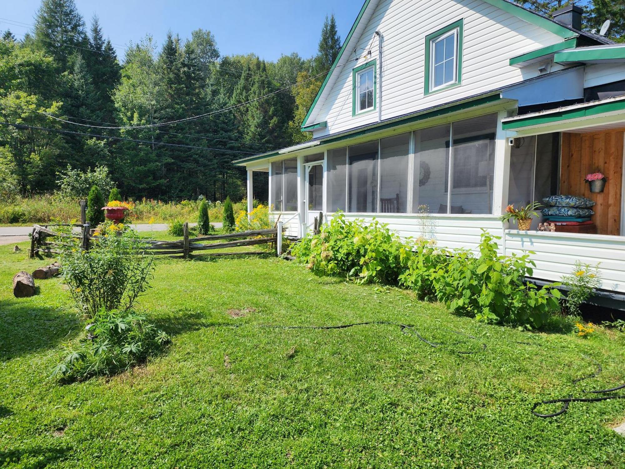 Chalets Nabu La Sacacomie - Riviere - Billard Saint-Alexis-des-Monts Exteriér fotografie
